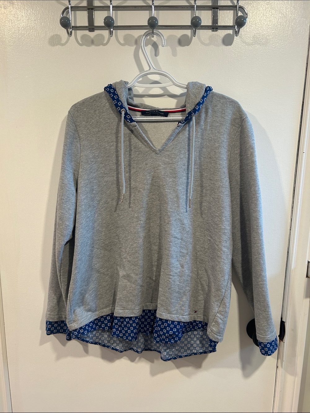 Tommy Hilfiger Gray Crewneck Sweater with Blue Trim